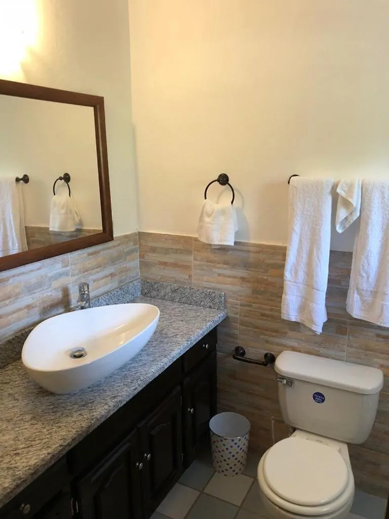 مونتيغو باي Ironshore Guest House